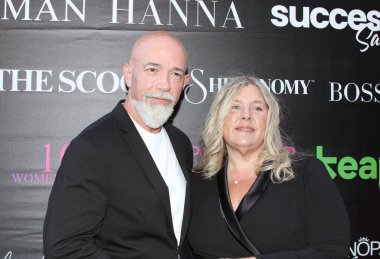 Hollywood, CA - 11 Eylül 2025: Hollywood, Kaliforniya 'daki St. Felix' te düzenlenen Fenix TV Hediye Suiti için kırmızı halı teslimatı.