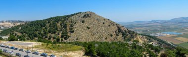 Mount uçurumun Nazareth Galilee bölgesi Kuzey İsrail geniş Panoraması. Birçok kişi tarafından İsa'nın ret sitenin olduğu düşünülmektedir..