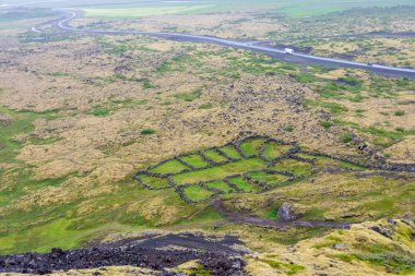 İzlanda'daki Grabrok yanardağ lav vadiden dramatik panoramik