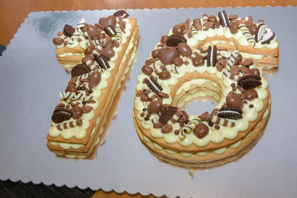 Original Sweet Sixteen Birthday Cake Decorated Chocolate Candies — Stock Photo, Image