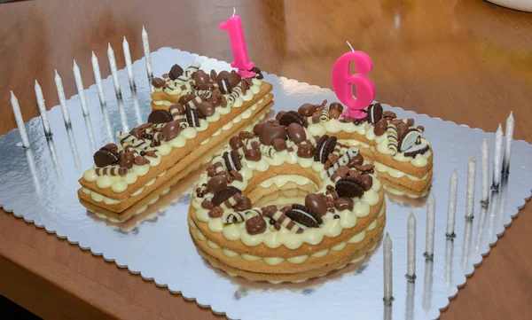 Original Sweet Sixteen Birthday Cake Decorated Chocolate Candies Candles — Stock Photo, Image