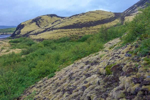 Paisaje Lunar Lava Subida Cráter Grabrok Islandia —  Fotos de Stock