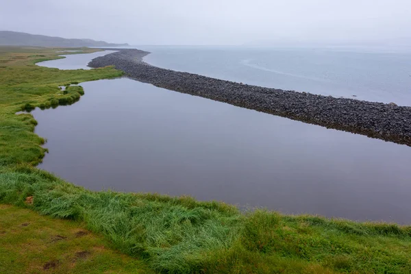 Dramática Playa Guijarros Negros Hierba Verde Lagunas Skagafjordur Islandia Del —  Fotos de Stock