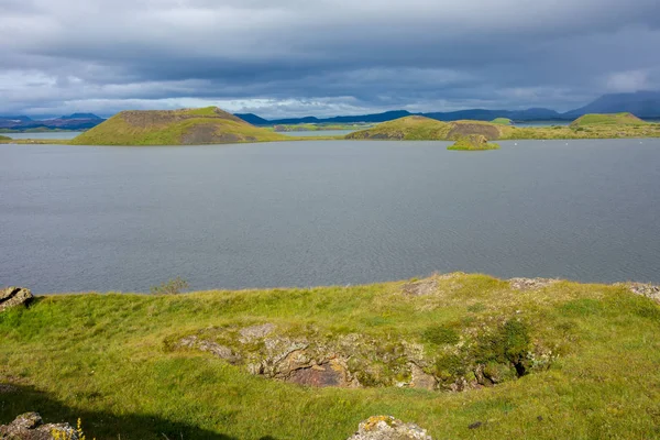 Vistas Del Lago Myvatn Los Pseudocráteres Skutustadir Alrededor Del Lago —  Fotos de Stock