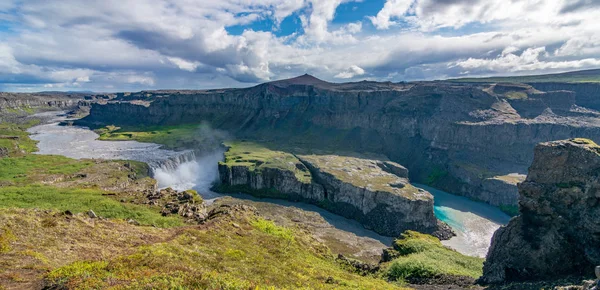 Bela Cachoeira Hafragilsfoss Desfiladeiro Parque Nacional Jokulsargljufur Islândia Norte — Fotografia de Stock