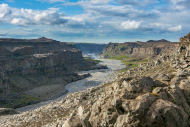 Güzel Detifoss Şelalesi ve kanyon North Iceland'deki / daki Jokulsargljufur Milli Parkı