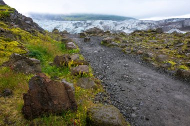South Iceland'deki / daki büyük Vatnajokull buzulun bir kolundaki gizli Svinafellsjokull buzul lagün, Blue Ice