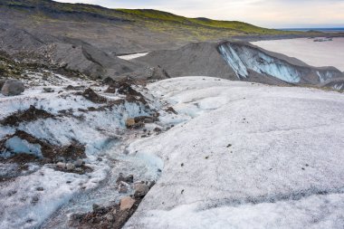 Bir buzul mavi buz alınan şaşırtıcı Vatnajokull buzul görünümlerini Tur Hvannadalshnukur buzul kol South Iceland'deki / daki yakınındaki yürümek