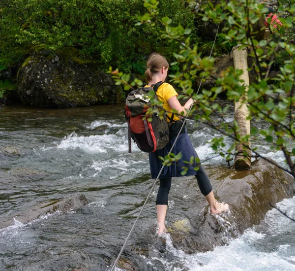 Glymur Iceland July 2018 Woman Crossing Dangerous Slippery River Beautiful — Stock Photo, Image