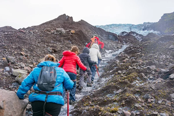 Vatnajokull Iceland Lipca 2018 Rodzina Spacer Przewodnikiem Polodowcowe Niesamowite Glaciar Obrazek Stockowy