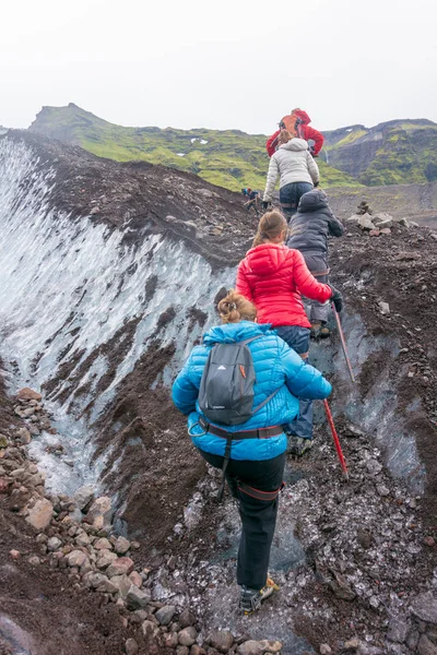 Vatnajokull Iceland Lipca 2018 Rodzina Spacer Przewodnikiem Polodowcowe Niesamowite Glaciar Obrazy Stockowe bez tantiem