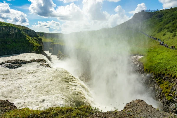 Golden Circle Islandia Sierpnia 2018 Wielu Turystów Korzystających Dzień Jasny — Zdjęcie stockowe