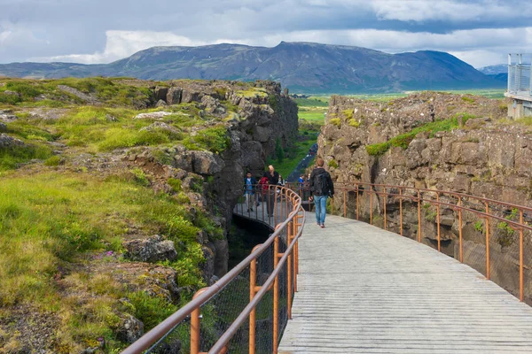 Χρυσό Κύκλο Ισλανδία Αυγούστου 2018 Τουρίστες Απολαμβάνουν Εθνικό Πάρκο Thingvellir — Φωτογραφία Αρχείου