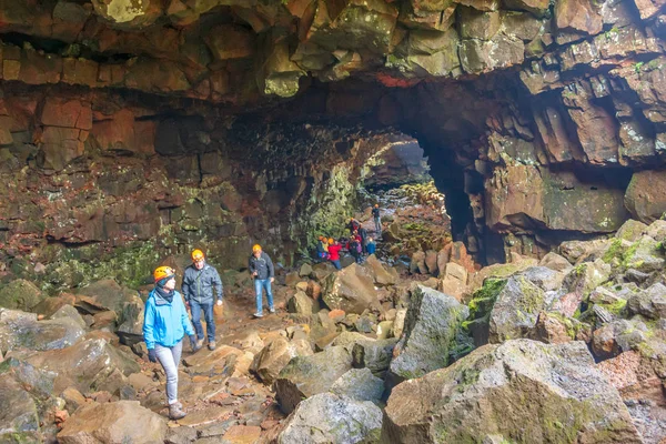 Reykjavik Iceland Aug 2018 People Visiting Raufarholshellir Lava Tube Tunnel — Stock Photo, Image