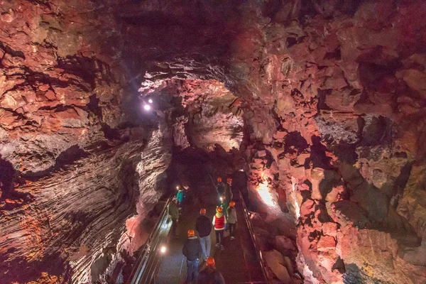 Reykjavik Iceland Aug 2018 People Visiting Raufarholshellir Lava Tube Tunnel — Stock Photo, Image