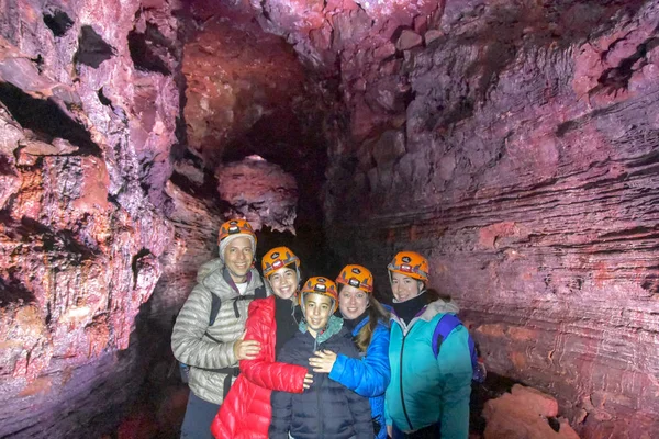 Reykjavik Iceland Aug 2018 People Visiting Raufarholshellir Lava Tube Tunnel — Stock Photo, Image