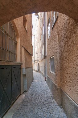 Salzburg'da tarihi dar sokak