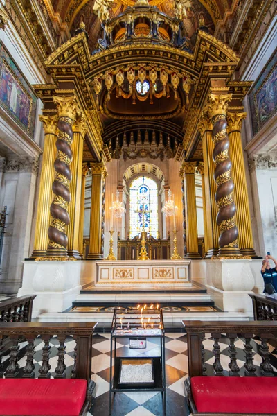 Inside the  famous Angelical St. Paul's Cathedral, London — Stock Photo, Image