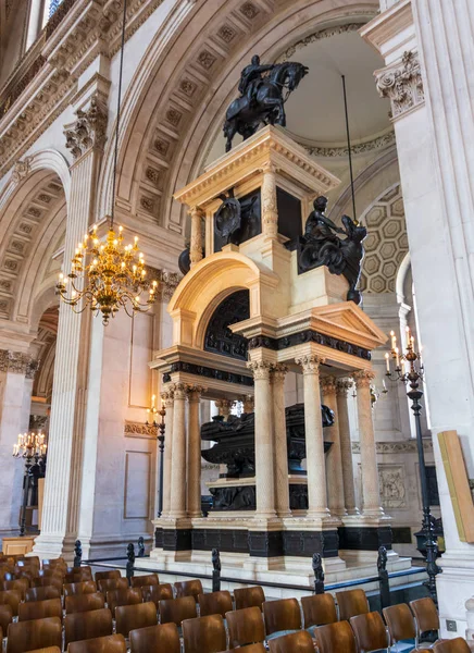 Dentro de la famosa Catedral Angélica de San Pablo, Londres — Foto de Stock