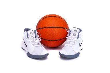 Modern Nike Orta-Yüksek Basketbol Ayakkabıları