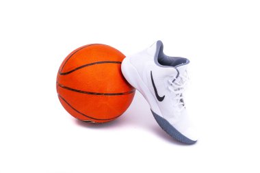 Modern Nike Orta-Yüksek Basketbol Ayakkabıları