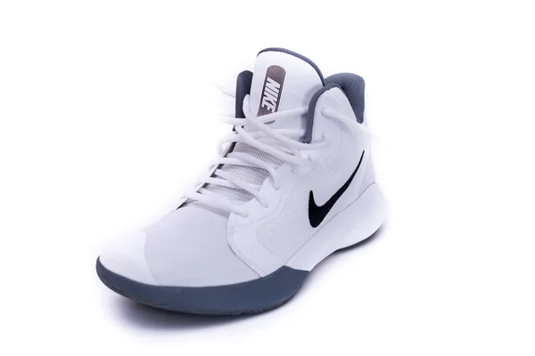 Μοντέρνα Nike Mid-υψηλή παπούτσια μπάσκετ — Φωτογραφία Αρχείου