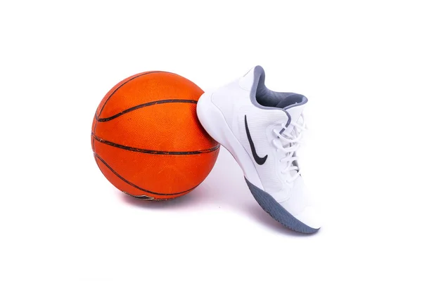 Modern Nike Orta-Yüksek Basketbol Ayakkabıları — Stok fotoğraf