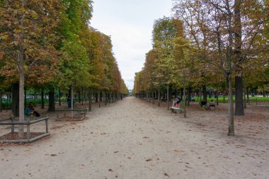 Paris'in merkezindeki Tuileries Bahçeleri