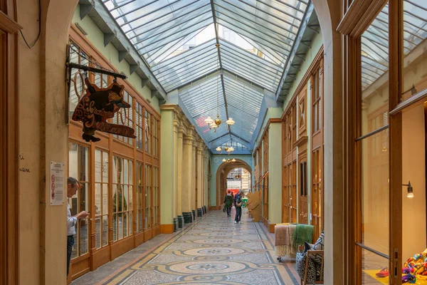 Strada coperta (galleria) nel centro di Parigi — Foto Stock