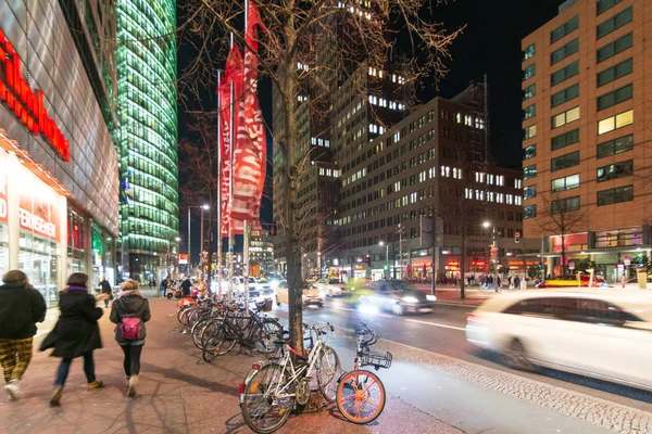 Éjszakai akció Portsdamer Platz, Berlin Center — Stock Fotó