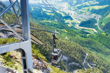 Avusturya'daki Eisriesenwelt Buz Mağarası'nda teleferik