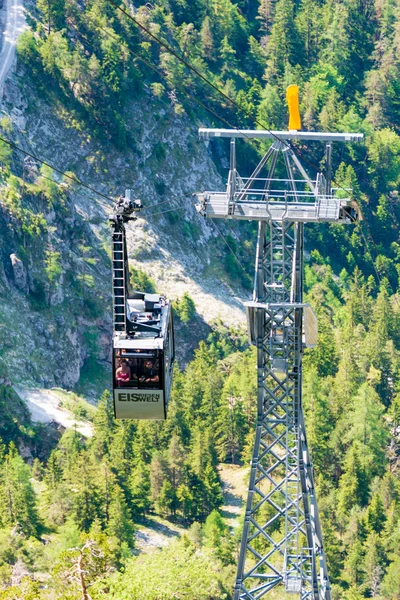 Felvonó az Eisriesenwelt jégbarlangban Ausztriában — Stock Fotó