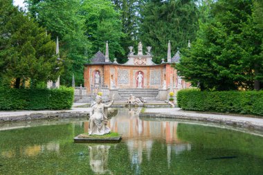 Hellbrunn Kalesi ve Trick Bahçeleri 