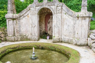 Hellbrunn Kalesi ve Trick Bahçeleri 