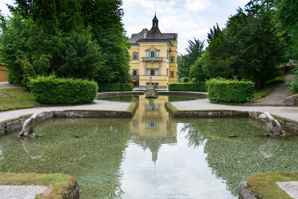 Zamek Hellbrunn i ogrody Sztuczków — Zdjęcie stockowe