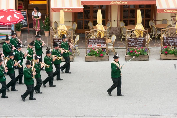 Feestelijke Marching Band en parade vieren Pinksteren — Stockfoto