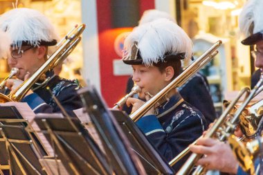 St. Wolfgang kent meydanında şenlikli konser 