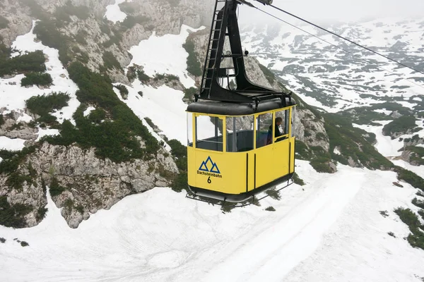 Dachstein linbana som leder till fem fingrar — Stockfoto