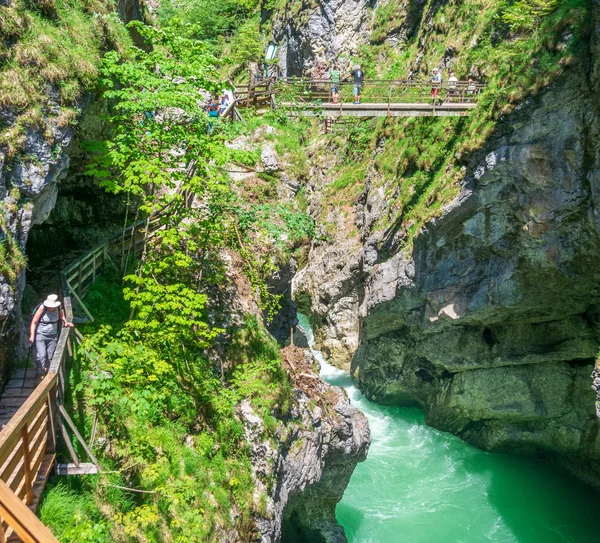 Enerjik Lammerklamm Gorge turne İnsanlar — Stok fotoğraf