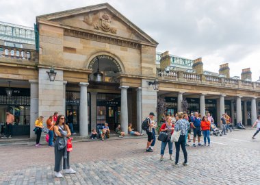Londra'nın merkezindeki Covent Gardens pazarı
