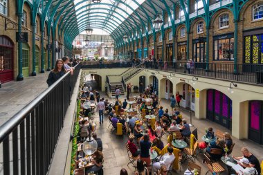 Londra'nın merkezindeki Covent Gardens pazarı