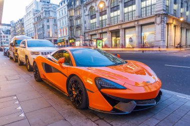 Londra'da Mclaren yarış arabası