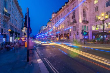 Picadilly Circus - tiyatro bölgesi - akşam, Londra