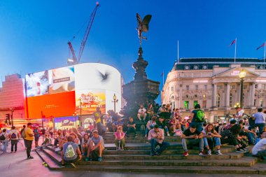 Picadilly Circus - tiyatro bölgesi - akşam, Londra