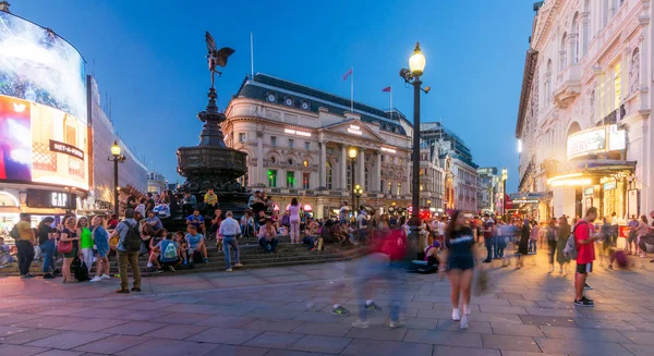 Picadilly Circus - theater district - in the evening, London — Stock Photo, Image