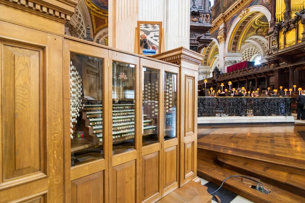 Dentro de la famosa Catedral Angélica de San Pablo, Londres — Foto de Stock