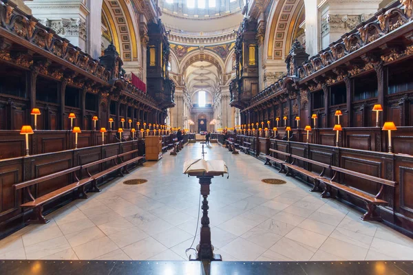Dentro de la famosa Catedral Angélica de San Pablo, Londres — Foto de Stock