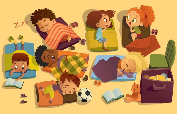 NAP-tijd in de kleuterschool. Groep van multiraciale meisjes en jongens hebben een nip tijdstip een colorfill nap matten. Preschool droom de tijd. Twee meisjes gossip tijdens de overdag slaap — Stockvector