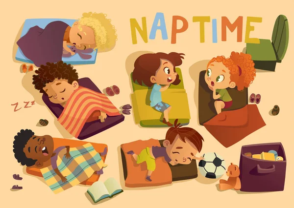 NAP-tijd in de kleuterschool. Groep van multiraciale meisjes en jongens hebben een nip tijdstip een colorfill nap matten. Preschool droom de tijd. Twee meisjes gossip tijdens de overdag slaap — Stockvector