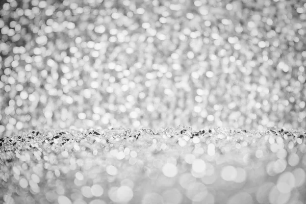 Abstraktní stříbrná bílá světla glister bokeh pozadí koncepce kopie prostoru lesklý rozmazané světla, Vánoční pozadí — Stock fotografie